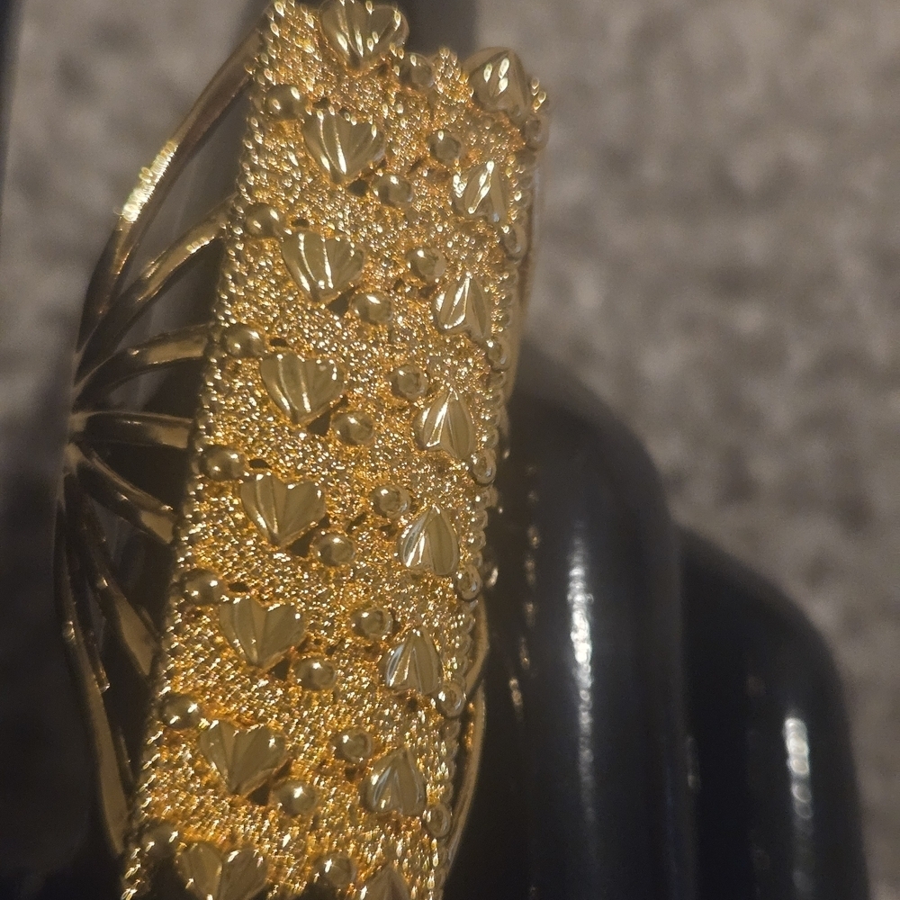 Elegant Gold Women's Bracelet